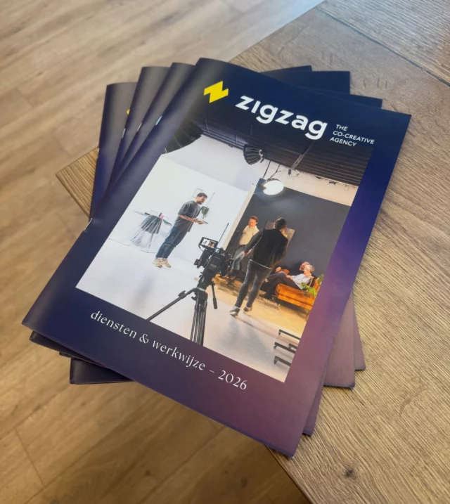 Een stapeltje brochures met daarin wat we doen, hoe we dat doen en voor wie. Met een aantal cases uit de praktijk.

Vraag een exemplaar aan of bekijk de digitale versie op: zigzagreclame.nl
